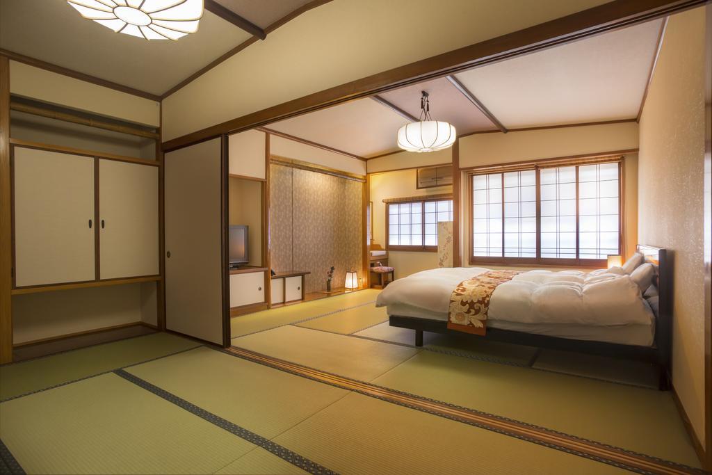 Kinosaki Onsen Hanakouji Saigetsu Тойоока Екстер'єр фото